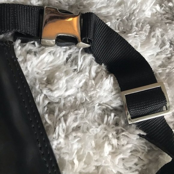 Fanny pack waist bag with adjustable bucket strap - Picture 3 of 8